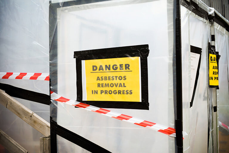 A danger sign for asbestos removal at a construction site