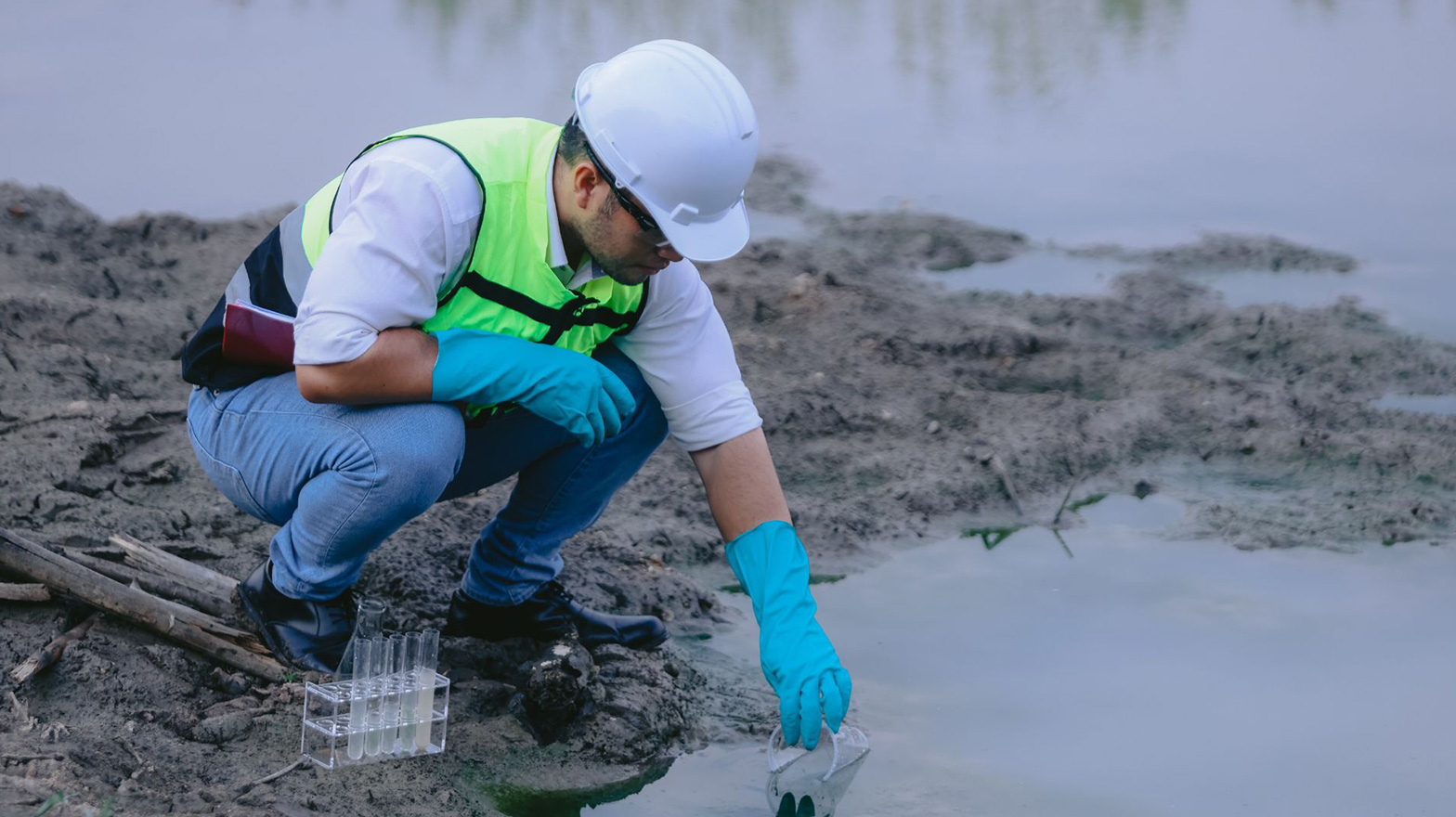 Contractor analyzes groundwater contamination at a construction site